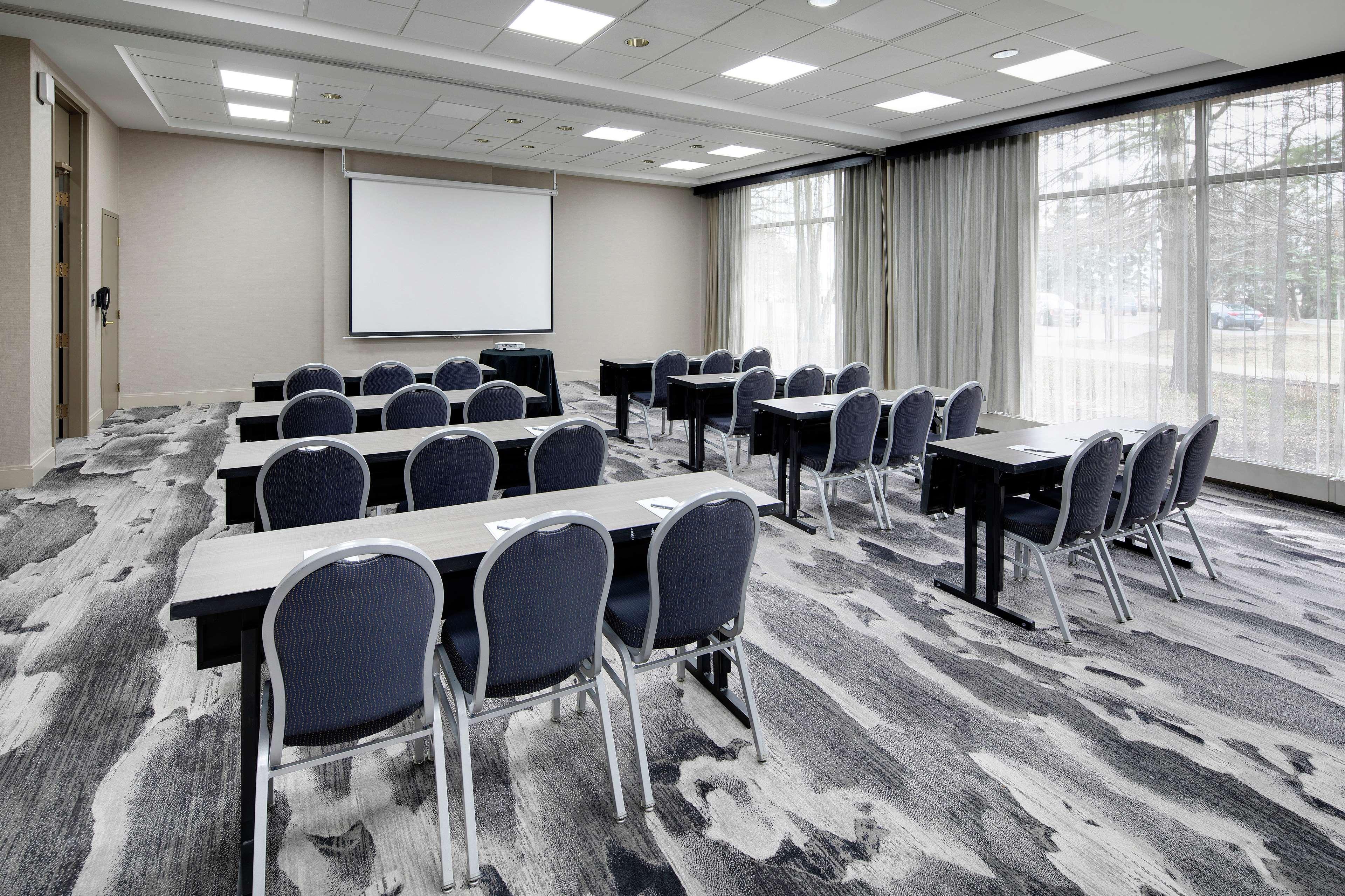 Embassy Suites By Hilton Detroit Troy Auburn Hills Экстерьер фото
