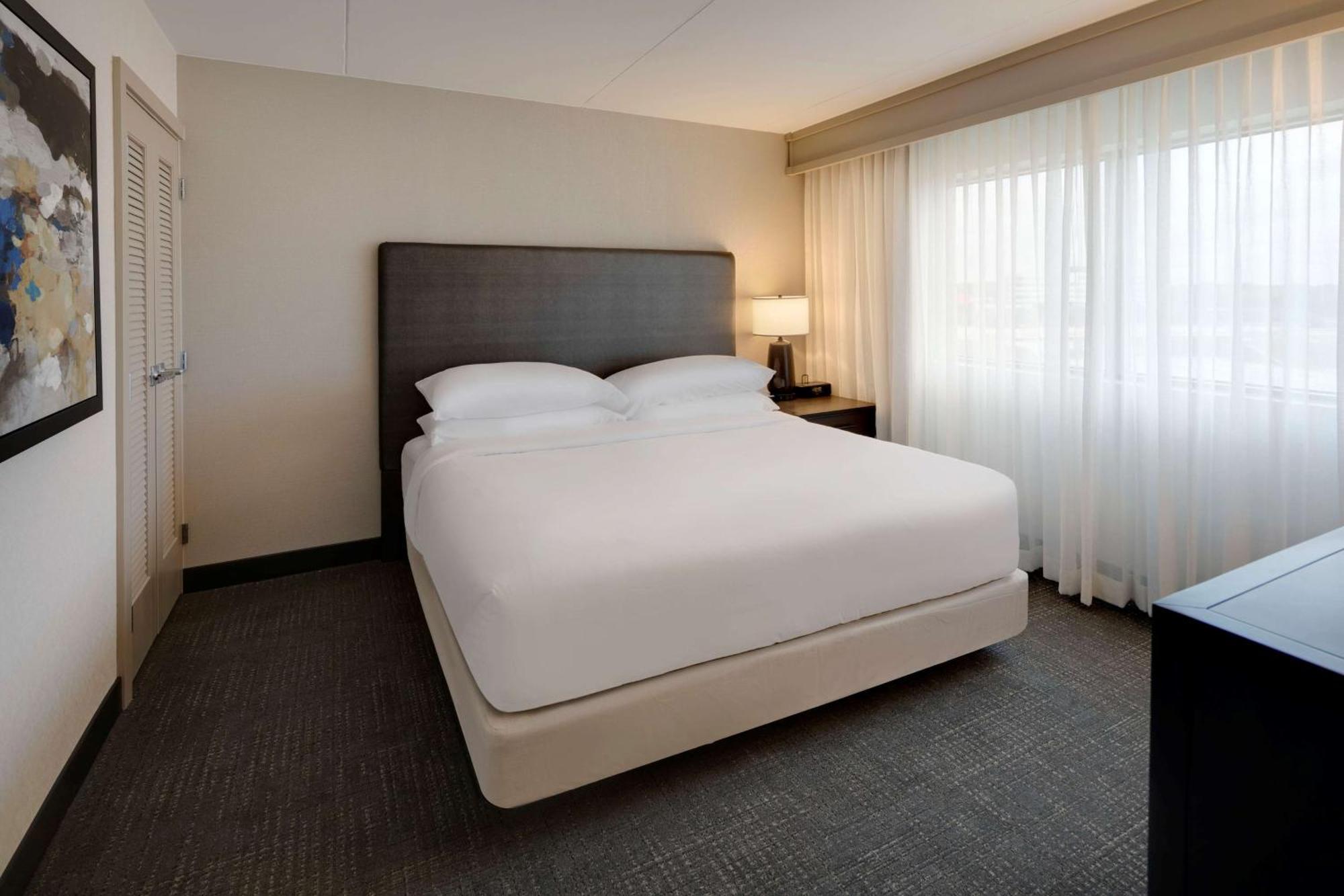 Embassy Suites By Hilton Detroit Troy Auburn Hills Экстерьер фото